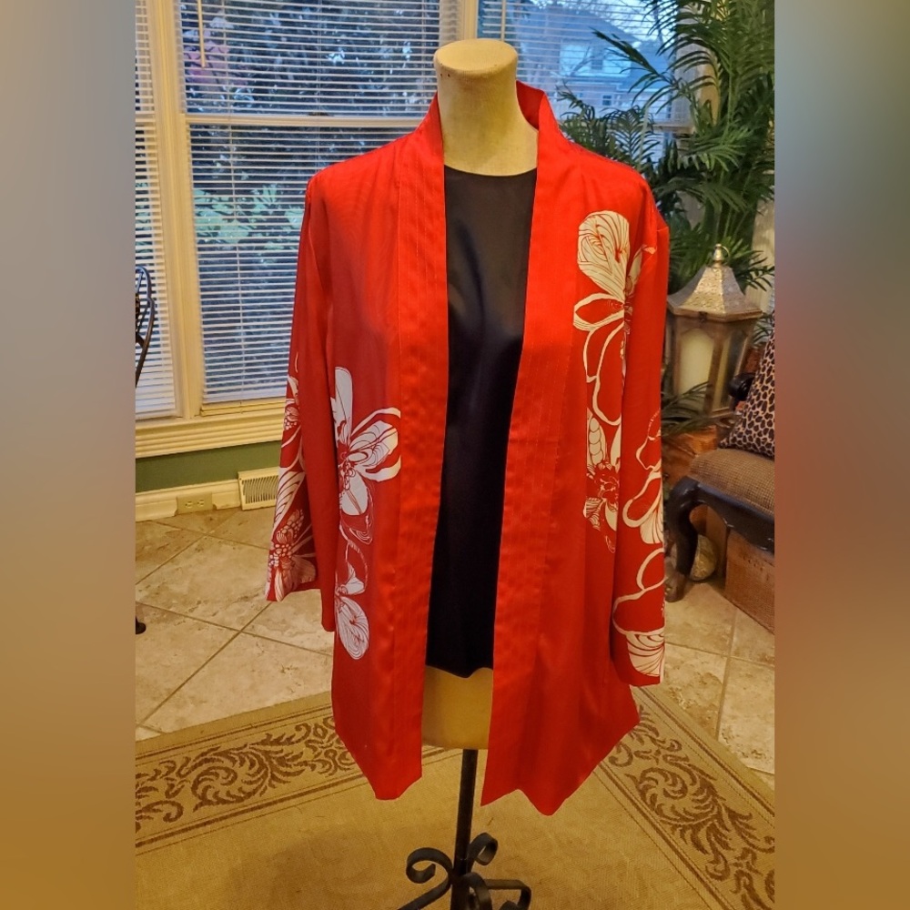 Chicos Red Floral Satin Kimono with black and white  lining. Sz. 3